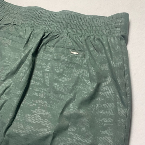 Orvis Travel Skort Skirt Pull On Embossed Camo Green XL built in shorts active - Picture 8 of 9